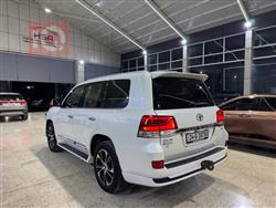 تۆیۆتا لاند کروزەر